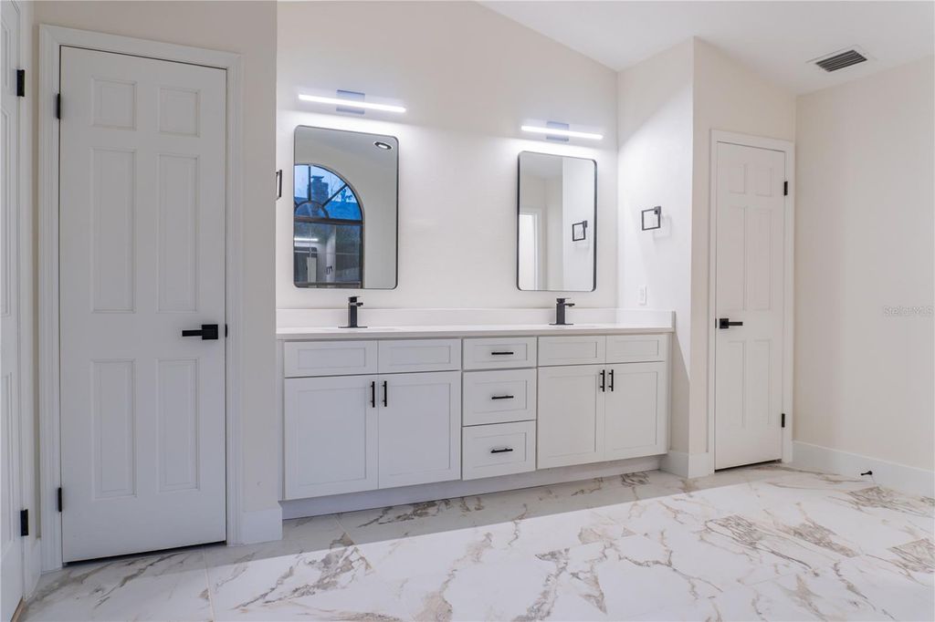 Image 30 of property listing at 5320 NE 2ND LANE, Ocala, FL 34470