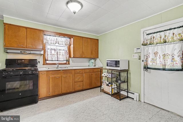 428 W QUEEN ST, Annville, PA 17003
