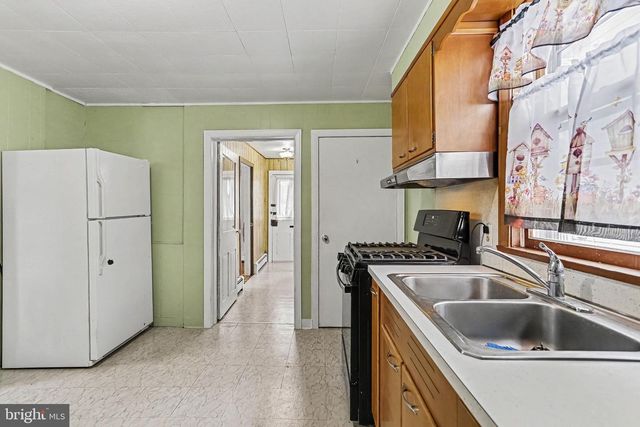 428 W QUEEN ST, Annville, PA 17003