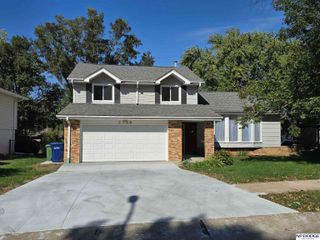 3738 Falcon Drive, Bellevue, NE 68123