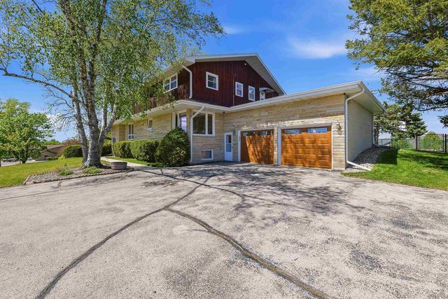 319 Hillcrest Drive, Beaver Dam, WI 53916