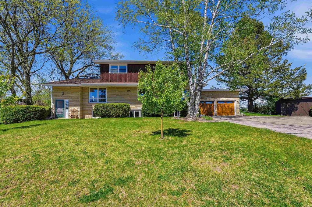 319 Hillcrest Drive, Beaver Dam, WI 53916