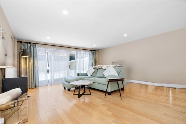 1600 Beacon St 207, Brookline, MA 02446