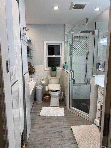 48 Jefferson Rd, Farmingdale, NY 11735