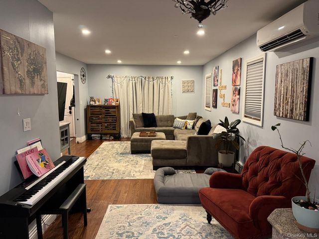 48 Jefferson Rd, Farmingdale, NY 11735