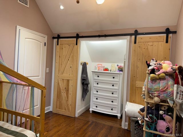 48 Jefferson Rd, Farmingdale, NY 11735