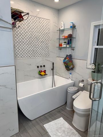 48 Jefferson Rd, Farmingdale, NY 11735