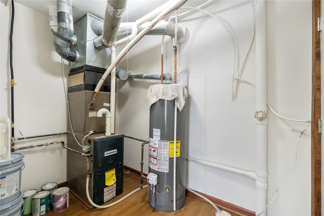 413 E Wall Avenue, Des Moines, IA 50315