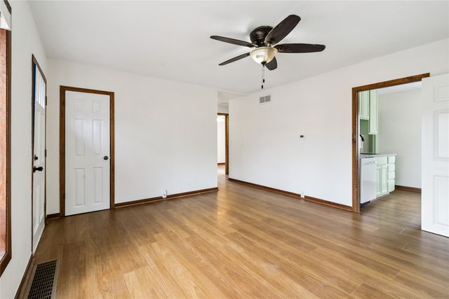 413 E Wall Avenue, Des Moines, IA 50315