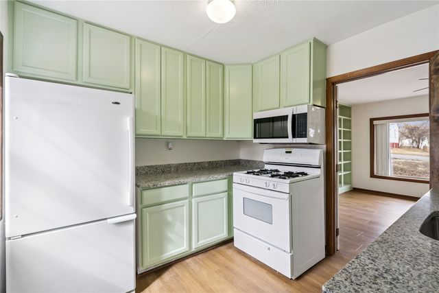 413 E Wall Avenue, Des Moines, IA 50315