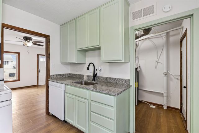 413 E Wall Avenue, Des Moines, IA 50315