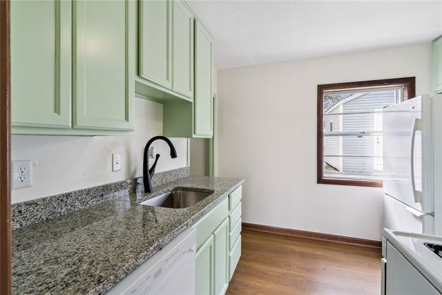 413 E Wall Avenue, Des Moines, IA 50315