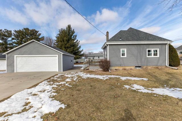 1010 N Elm Street, Platteville, WI 53818