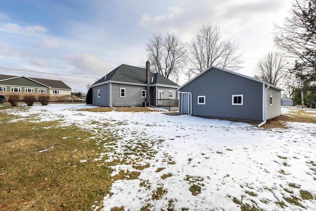 1010 N Elm Street, Platteville, WI 53818