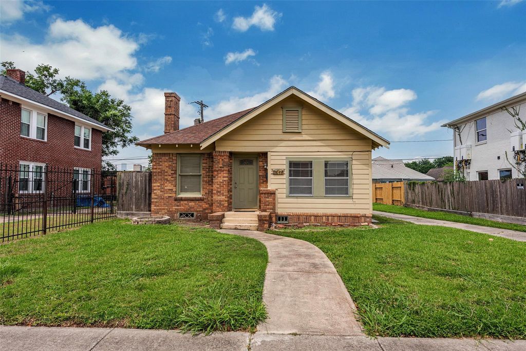 2611 Rosewood Street, Houston, TX 77004