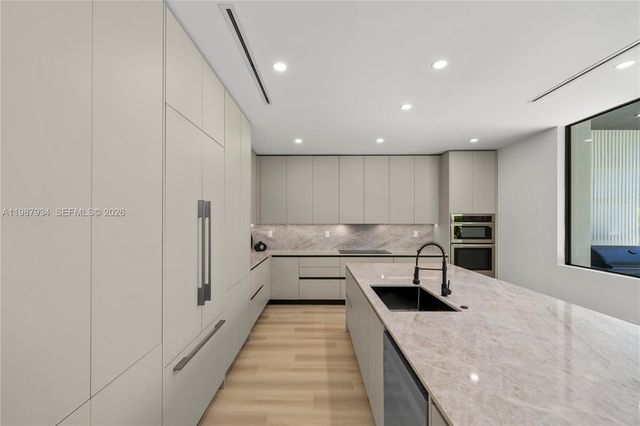 536 NW 48th ST, Miami, FL 33127