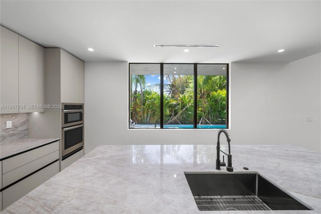 536 NW 48th ST, Miami, FL 33127