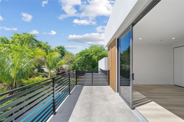 536 NW 48th ST, Miami, FL 33127