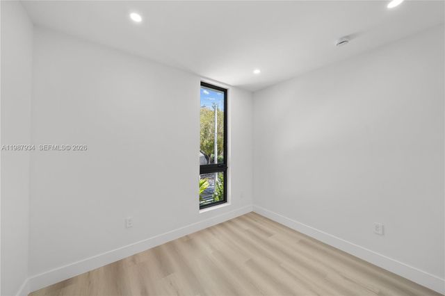 536 NW 48th ST, Miami, FL 33127