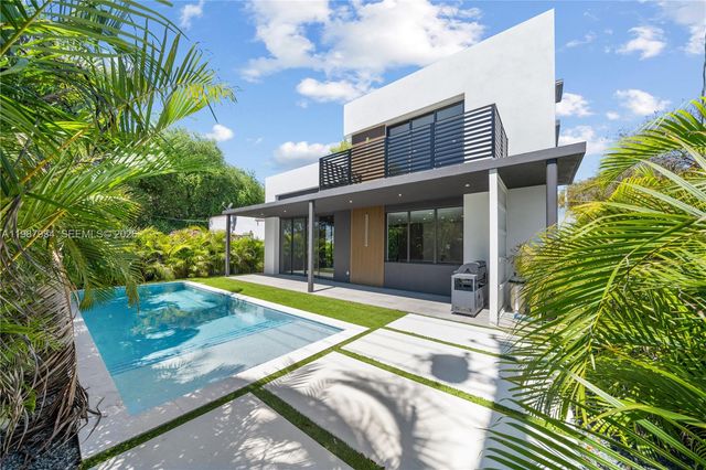 536 NW 48th ST, Miami, FL 33127