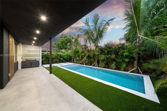 536 NW 48th ST, Miami, FL 33127