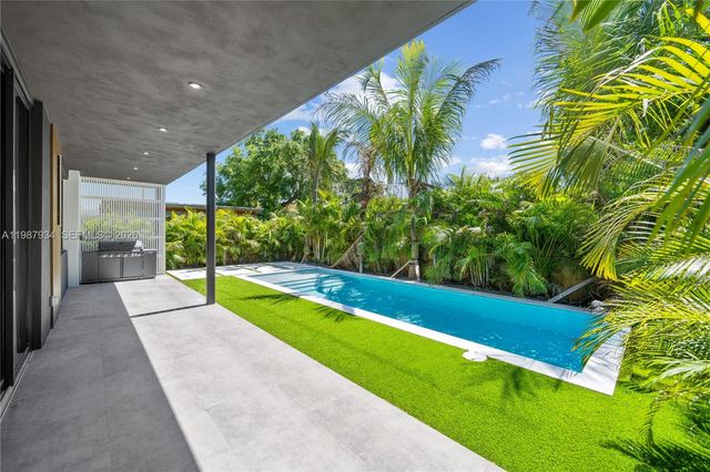 536 NW 48th ST, Miami, FL 33127