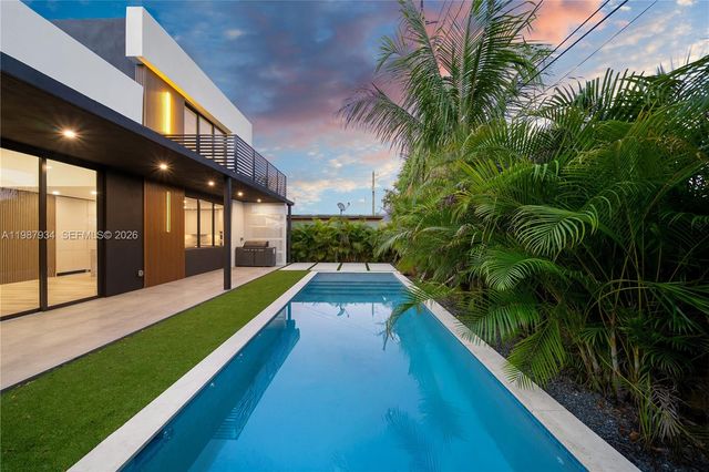 536 NW 48th ST, Miami, FL 33127