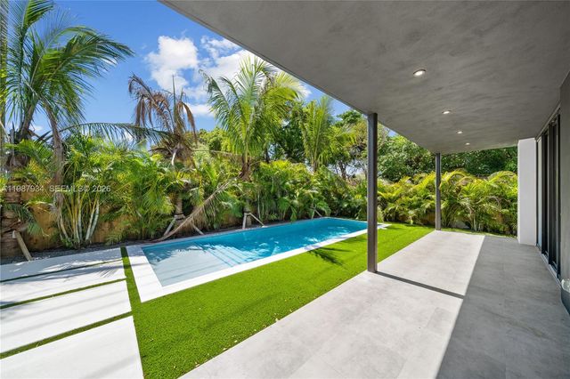 536 NW 48th ST, Miami, FL 33127