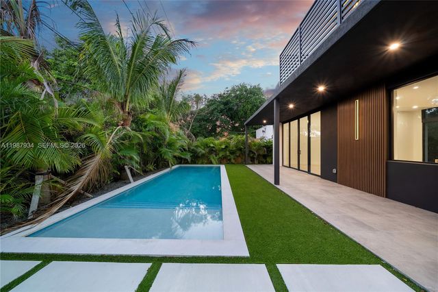 536 NW 48th ST, Miami, FL 33127
