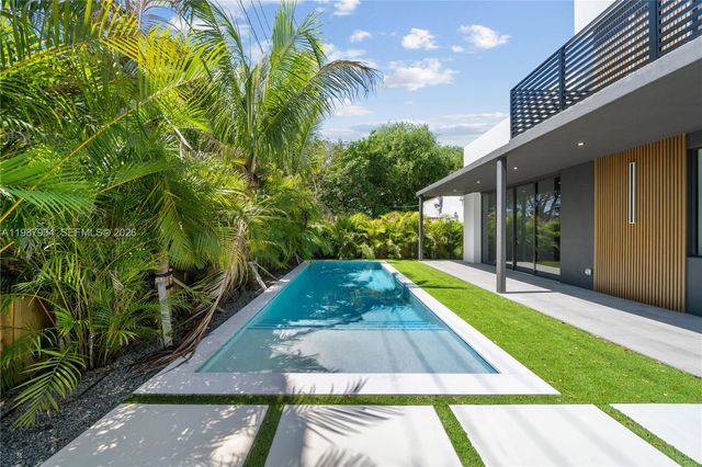 536 NW 48th ST, Miami, FL 33127