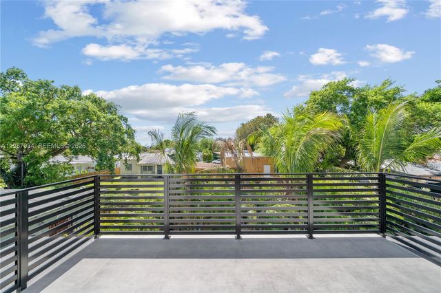 536 NW 48th ST, Miami, FL 33127