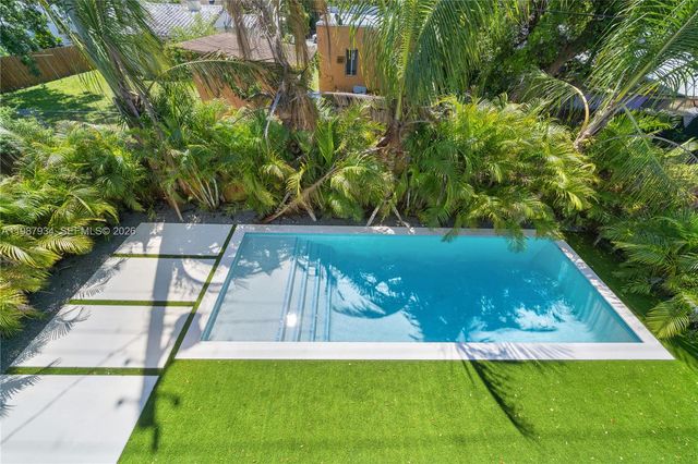 536 NW 48th ST, Miami, FL 33127