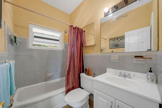 2048 NE 180th St, North Miami Beach, FL 33162