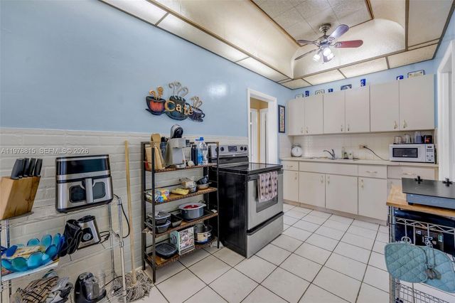 2048 NE 180th St, North Miami Beach, FL 33162