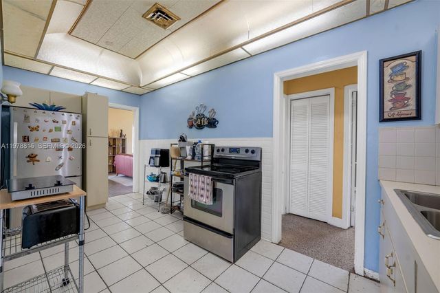 2048 NE 180th St, North Miami Beach, FL 33162