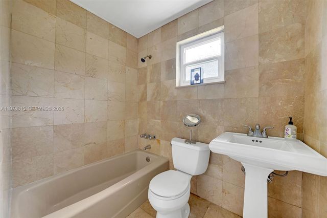 2048 NE 180th St, North Miami Beach, FL 33162