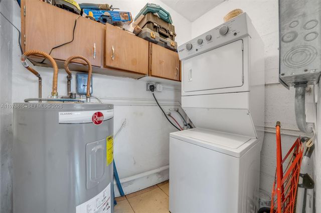 2048 NE 180th St, North Miami Beach, FL 33162