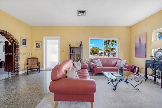 2048 NE 180th St, North Miami Beach, FL 33162