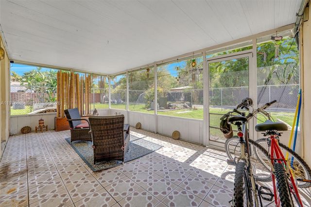 2048 NE 180th St, North Miami Beach, FL 33162