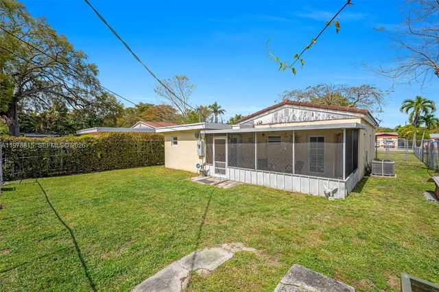 2048 NE 180th St, North Miami Beach, FL 33162