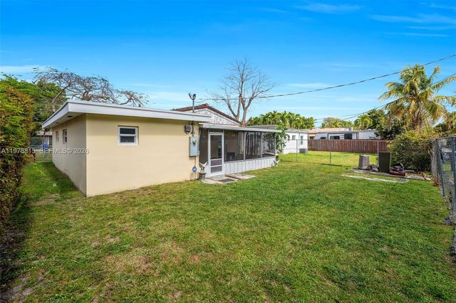 2048 NE 180th St, North Miami Beach, FL 33162