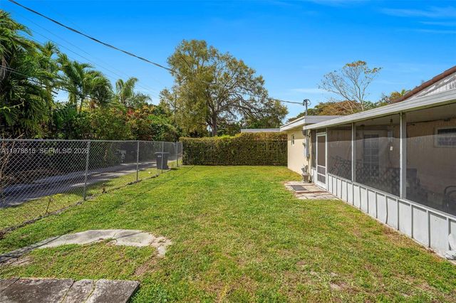 2048 NE 180th St, North Miami Beach, FL 33162