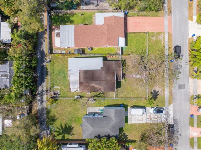 2048 NE 180th St, North Miami Beach, FL 33162