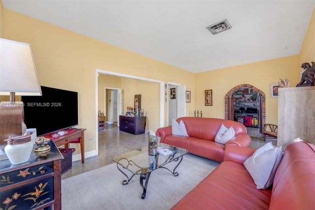 2048 NE 180th St, North Miami Beach, FL 33162