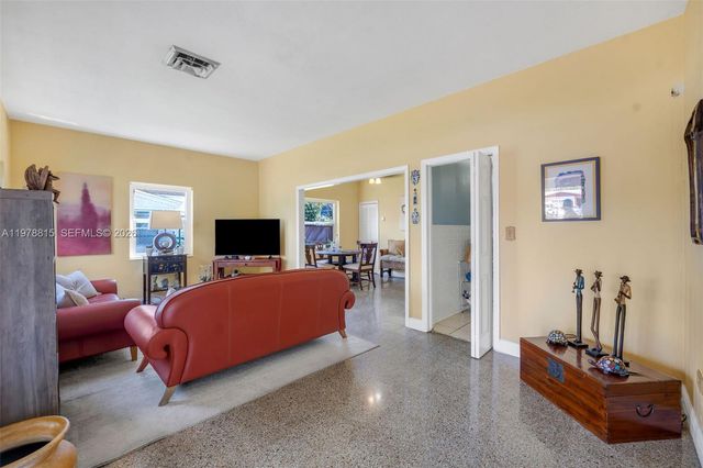 2048 NE 180th St, North Miami Beach, FL 33162