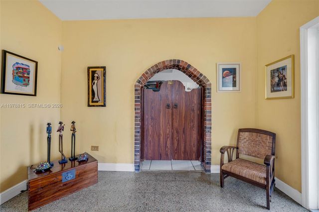 2048 NE 180th St, North Miami Beach, FL 33162