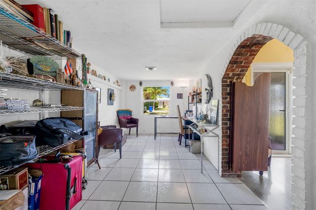 2048 NE 180th St, North Miami Beach, FL 33162