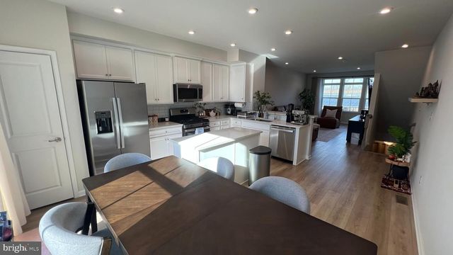 11 SIDNEY LN, Stratford, NJ 08084