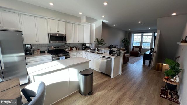 11 SIDNEY LN, Stratford, NJ 08084