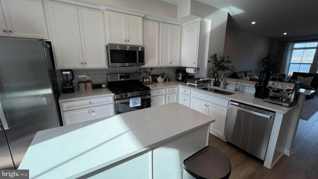 11 SIDNEY LN, Stratford, NJ 08084